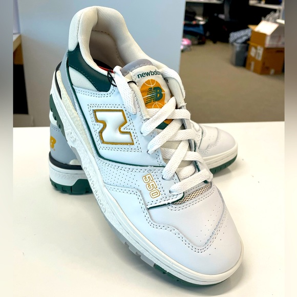 New Balance 550 NWT, white/gold/ night watch green Men’s Size 5, Women’s Size 6. - Picture 1 of 6